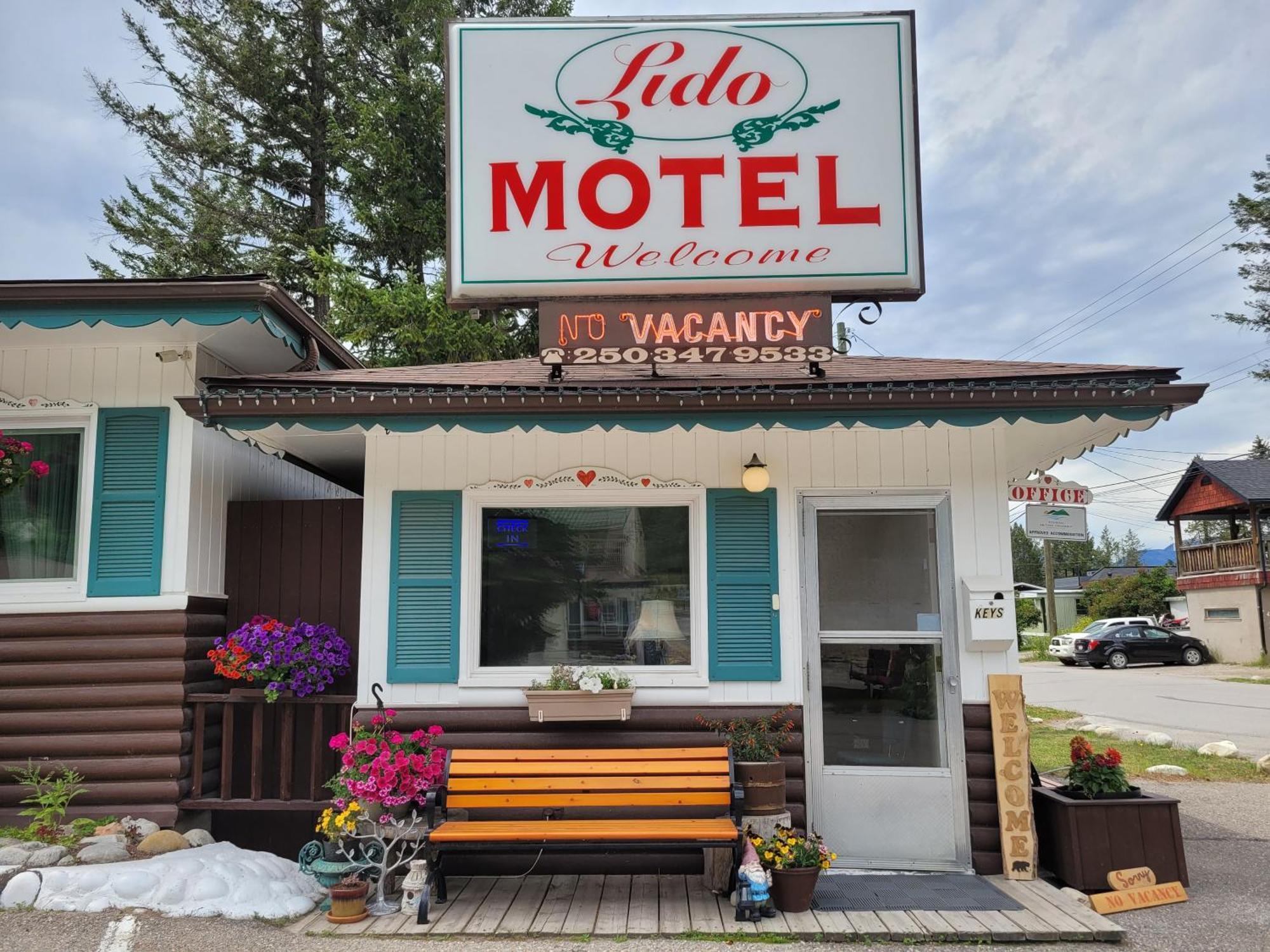 Lido Motel Radium Hot Springs Buitenkant foto